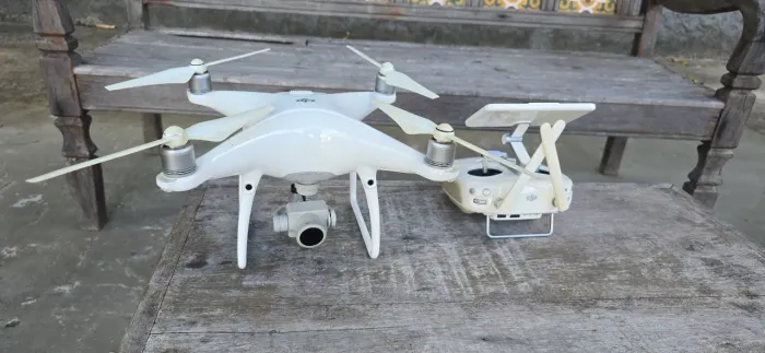 DJI PHANTOM 4 PRO +