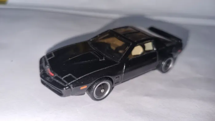 Miniatura Knight Rider - hotwheel retrô. Esc. 1:64. rodas de borracha