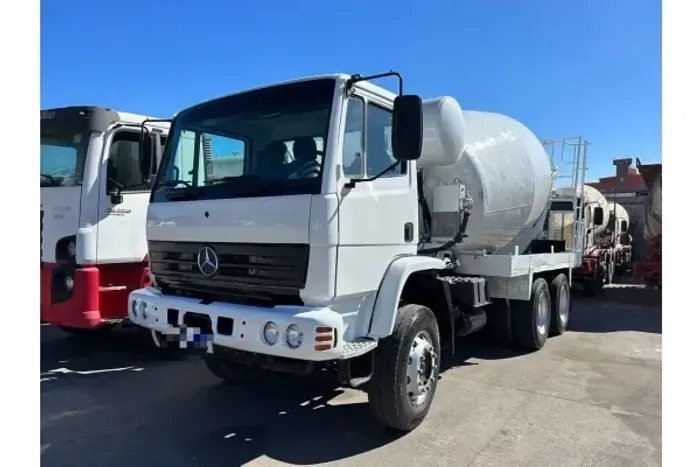 Betonbomba Convicta / Caminhão Mercedes 2729 - ano 2013/13