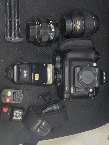 Câmera Fujifilm FinePix com Lentes Nikon e Flash Kodak