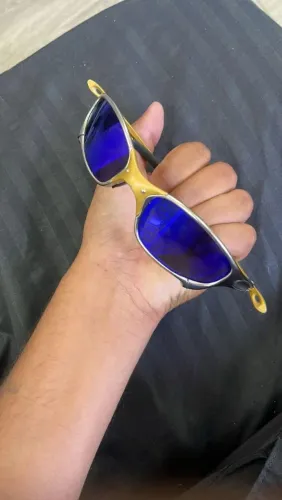 Óculos de Sol Azul - Estilo e Proteção