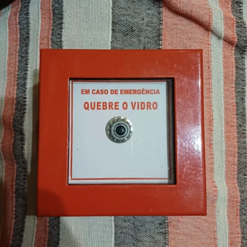 Quebra-Vidro de Emergência