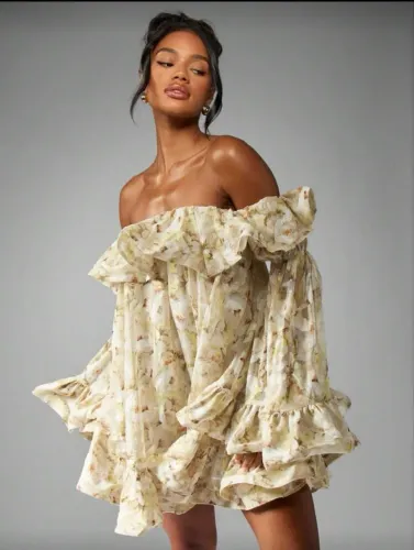 Vestido estampa floral com babado 