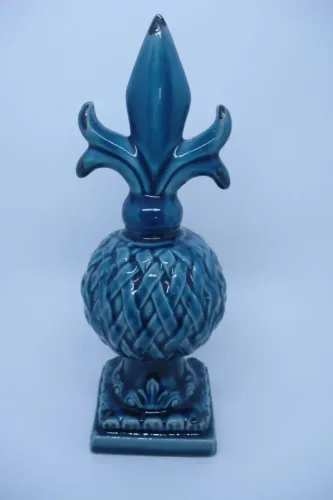 escultura- flor de lis em porcelana