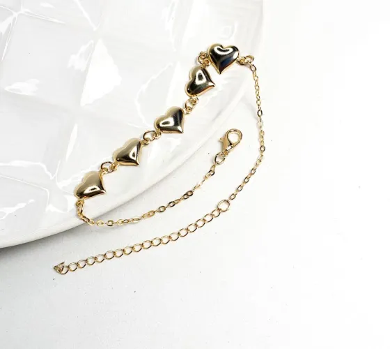 Pulseira de coraçãos em banho ouro - nova Ante alérgica e banho de verniz 