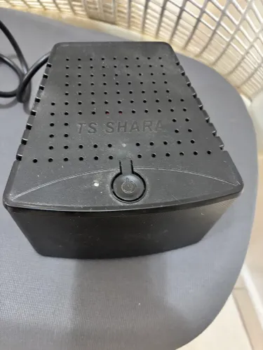 Estabilizador TS Shara 1000VA - Liga somente segurando o botão (defeito)