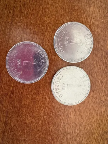 Moedas de 1 e 10 cruzados