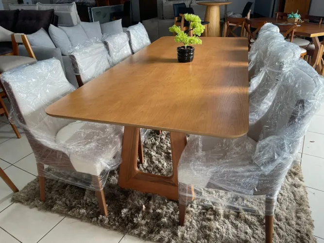 Mesa de jantar com 8 cadeiras 2.40 mt madeira