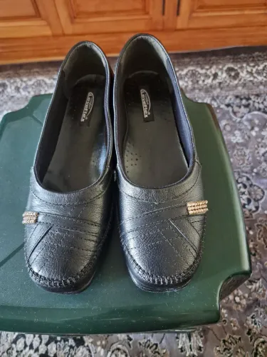 SAPATO FEMININO DE COURO, TAMANHO 36
