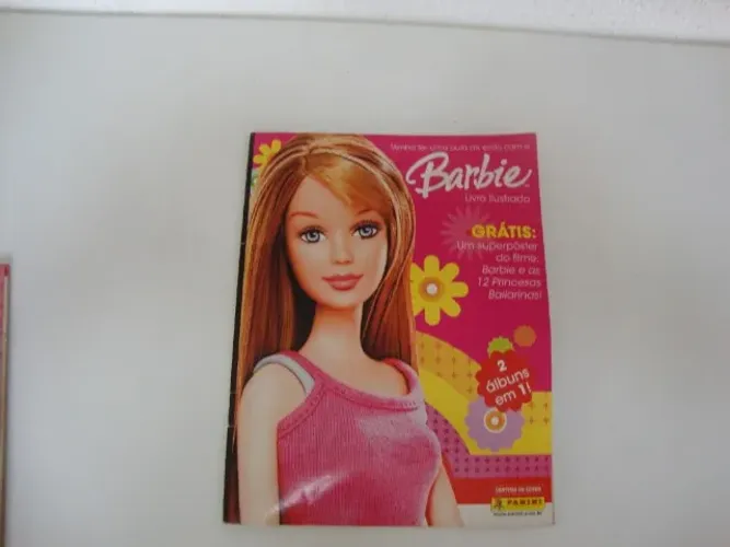 Lote contendo 2 albuns de figurinhas Moranguinho / Barbie .