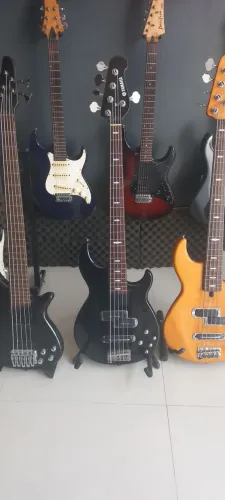 Baixo Yamaha BB615 Ativo 5 cordas