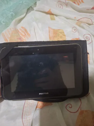 Tablet Positivo ypy kids com defeito