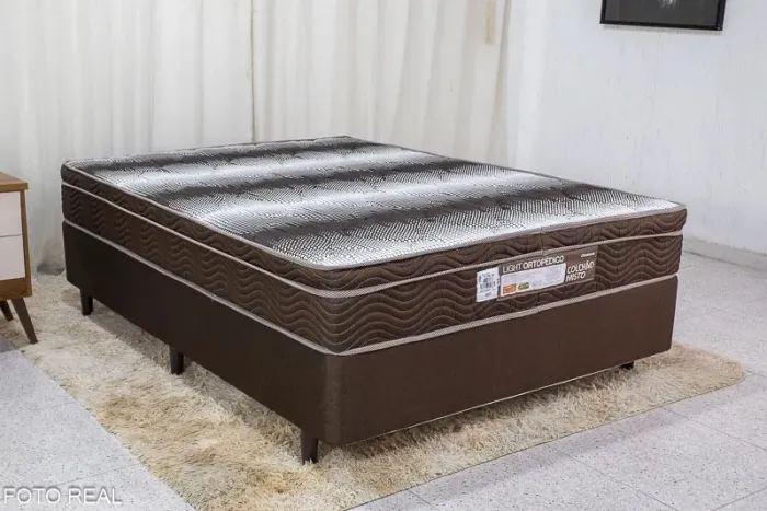 Box Casal Classic Sued Marrom Anjos + Colchão Casal Ortopédico Light 138x188x65 Ortobom