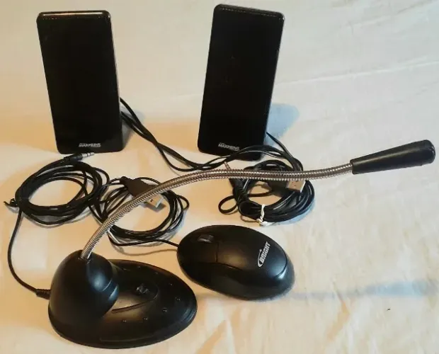 Kit com Microfone, Mouse e Par de Caixas de som para PC ou Laptops