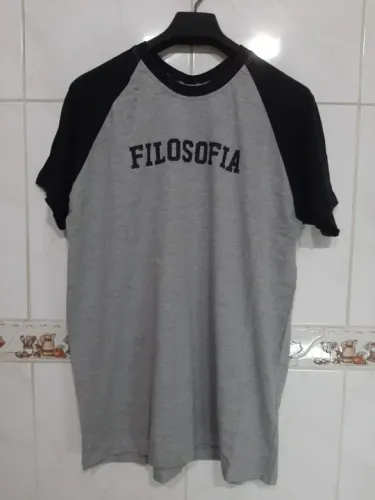 Camiseta Raglan Filosofia 100% algodão - preta e cinza - tamanho GG