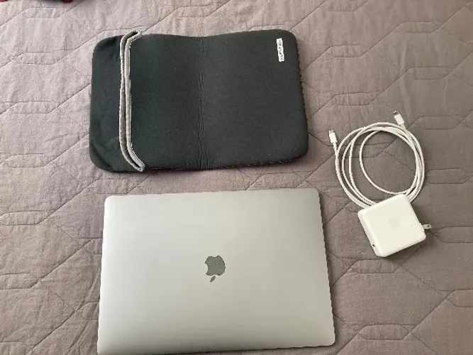 Mac Book Pro 15 polegadas usado ano 2019 - 16gb RAM - 512gb SSD process core i9