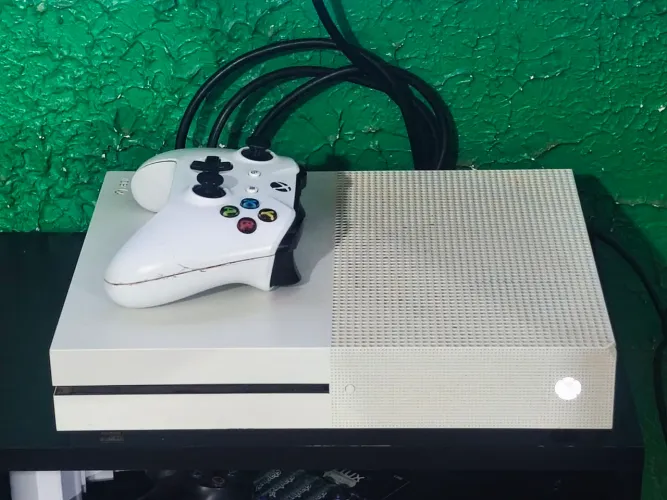 Xbox one s + controle (512gb)