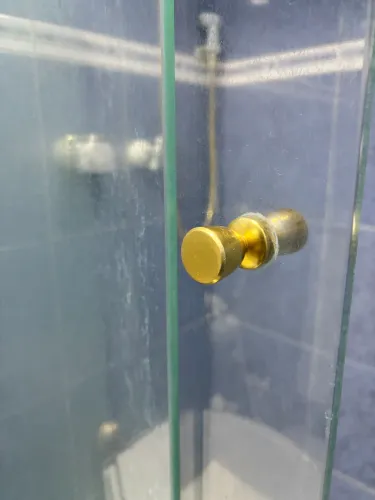 Box com porta de correr