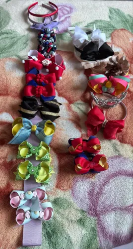 Vendo lindos laços e tiaras para meninas