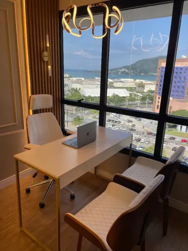 Sublocação de sala com vista para o mar