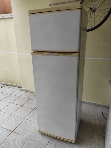 Geladeira CCE 350L