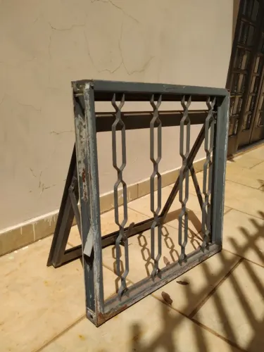 JANELA BANHEIRO R$ 100,00