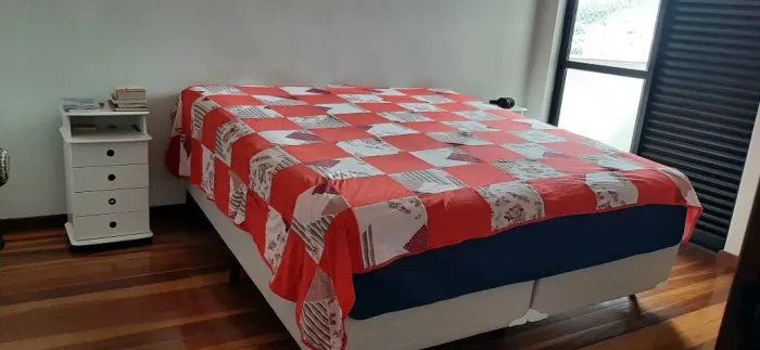 Cama box casal King Size com colchão