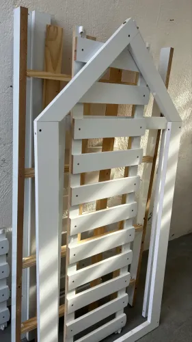 Cama Montessoriana acompanha colchão 