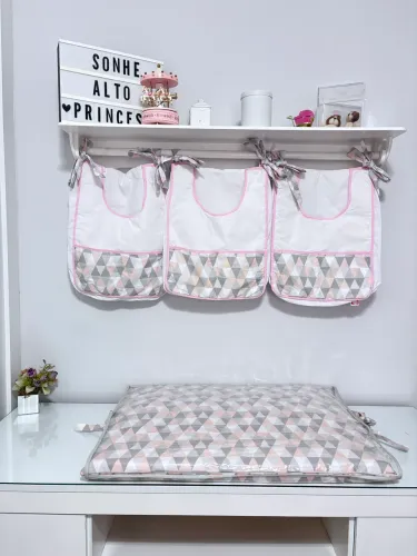 Prateleira porta varão e kit fraldas