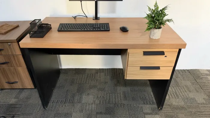 Mesa para escritório com gaveta 