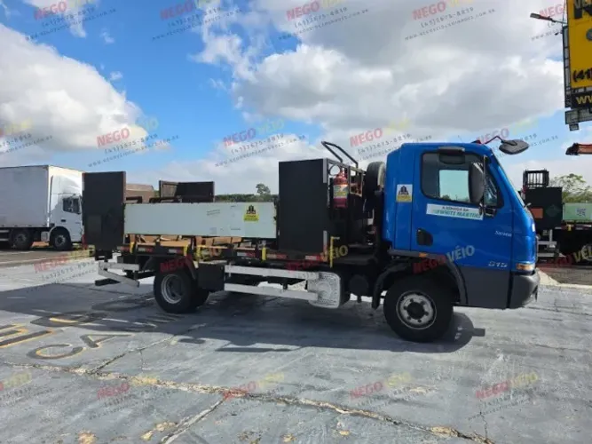 Mercedes Benz Accelo 815  Plataforma Cilindro Oxigênio Ano 2018