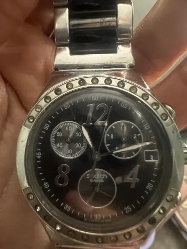 Relógio Swatch com pulseira de aço