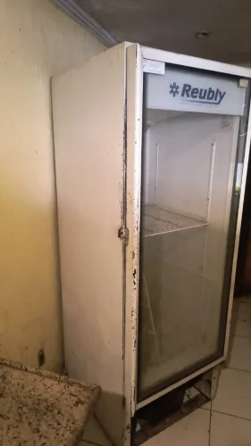 geladeira expositora de bebidas
