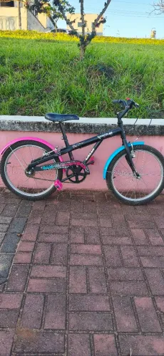 Bicicleta Caloi aro 20 edição Monster High