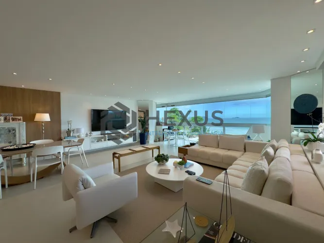 Apartamento reformado frente mar com varanda e lazer na Praia das Asturias, Guaruja