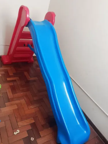 Brinquedo escorregador grande