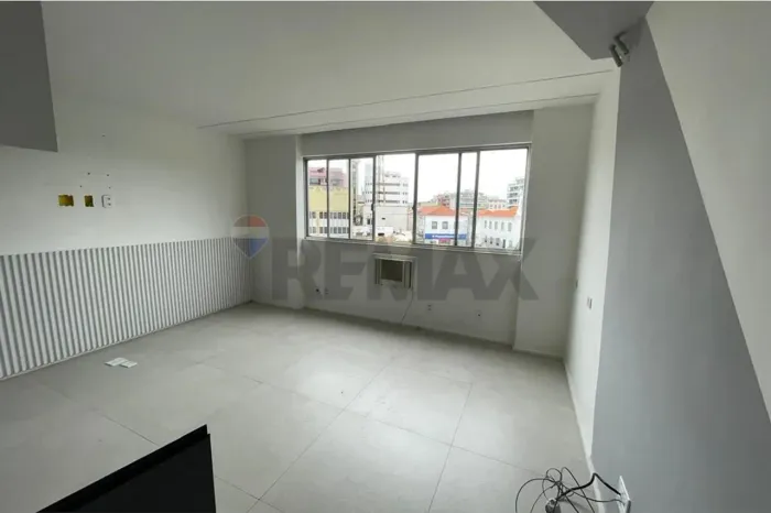 SALA PARA VENDA. CENTRO DE CABO.