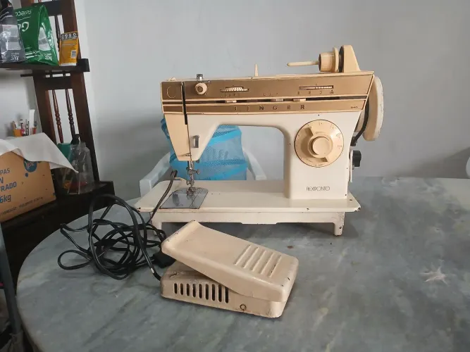 Maquina de costura: Singer flexiponto 240