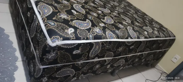 Cama de mola ensacada semi nova