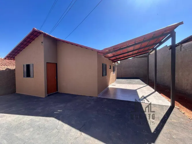 Casa à Venda no Residencial Lago Azul em Goianira  Reformada, 2 Quartos