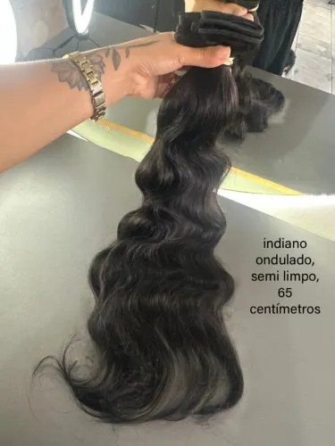 Cabelo humano indiano, semi limpo, tecido, 65 centímetros, 200 gramas disponíveis.