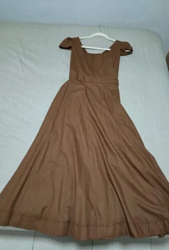 Vestido alfaiataria cor marrom, veste do 38 ao 42. Novo. Nunca usado