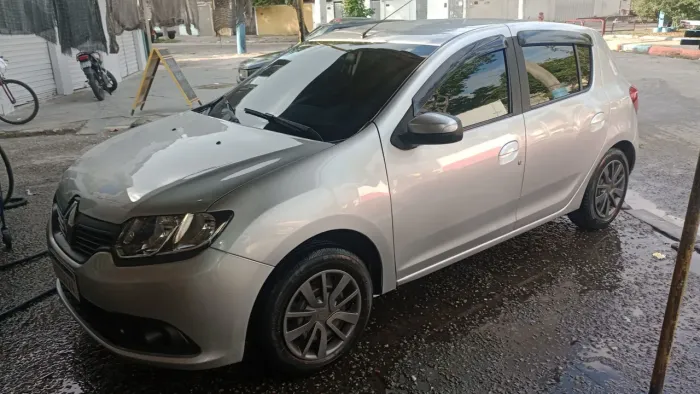 Alugo Sandero com GNV Uber, 99...