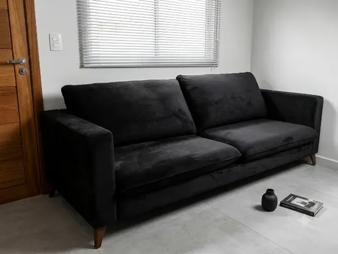 Sofá 3 Lugares Suede Preto - Impecável (Pés em Metal)
