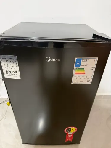Frigobar Midea 93 litros preto novíssimo
