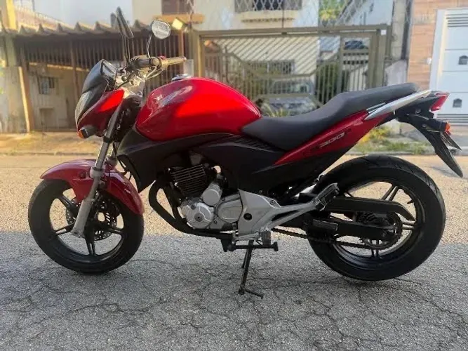 CB300R 2011 8.000,00