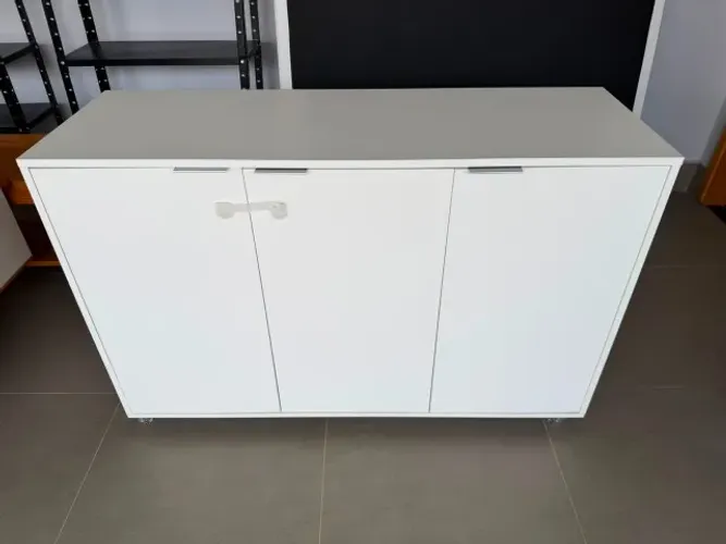 Armário Branco 3 Portas em 100% MDF com Rodas