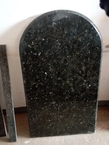 Tampo de mesa em granito verde 