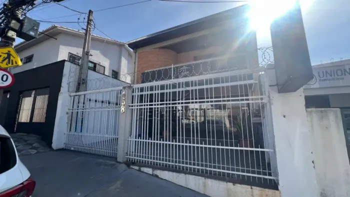 CASA COMERCIAL COM 3 QUARTOS SENDO 2 SUITES E SALÃO EM BAIXO EM SOROCABA