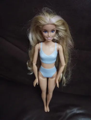Barbie Articulada da Mattel.